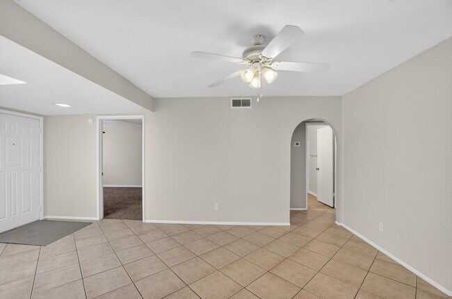 Building Photo - Modern Updated Tempe Townhome Near ASU & Downtown with Resort-Style Amenities