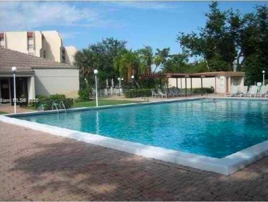 Building Photo - 3300 W Rolling Hills Cir