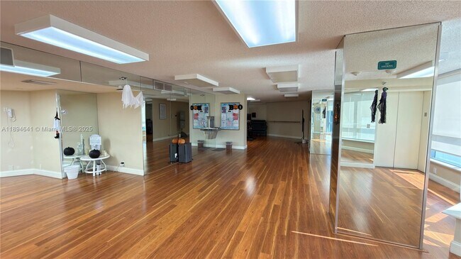 Building Photo - 3530 Mystic Pointe Dr