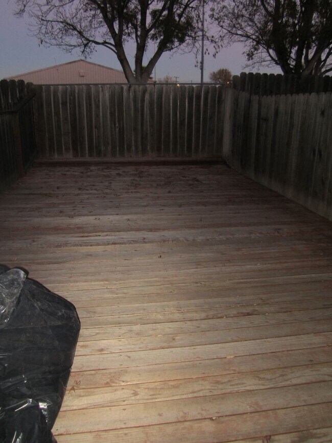 Building Photo - 2 Bedroom / 1 Bathroom Townhome in Bay Point
