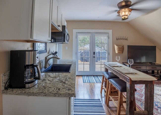 Building Photo - The Loft: Furnished Jacksonville Suite! Grand Deck with Views, King Bed $300 Utility Fee