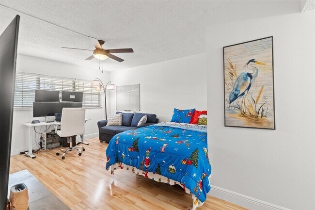 Building Photo - 3080 N Course Dr