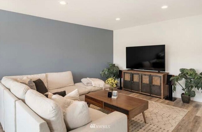 Building Photo - Magnolia Gem, Renovated for todays modern lifestyle