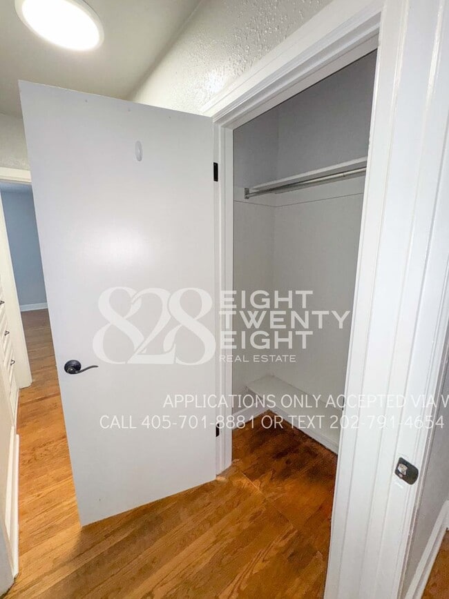 Building Photo - Updated 2 Bed/1.5 Bath Historic Property L...