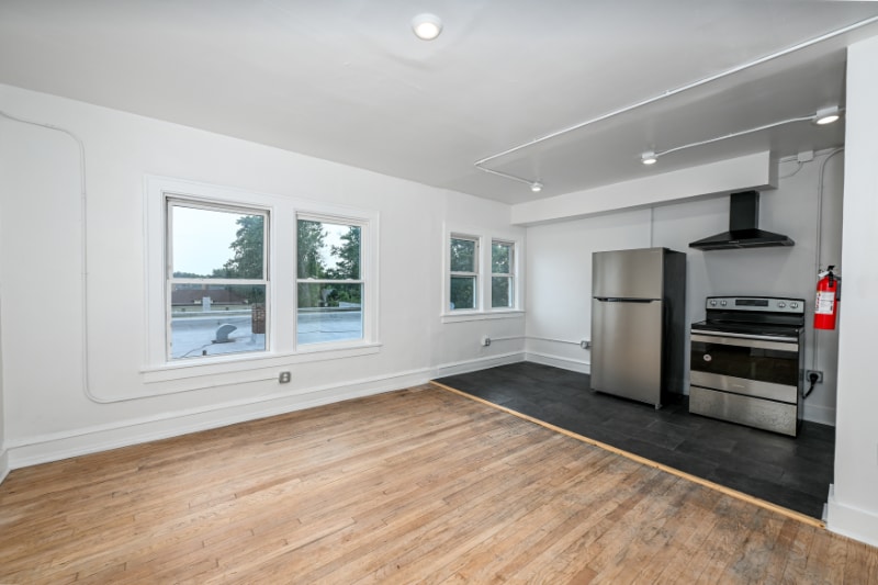 Primary Photo - 1384 W 83rd St