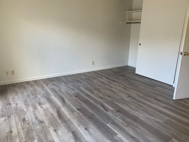 Building Photo - Large one story 4 bedroom home in Orangevale