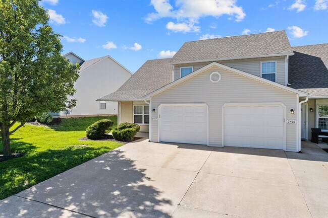 Building Photo - 2418 Northampton Dr