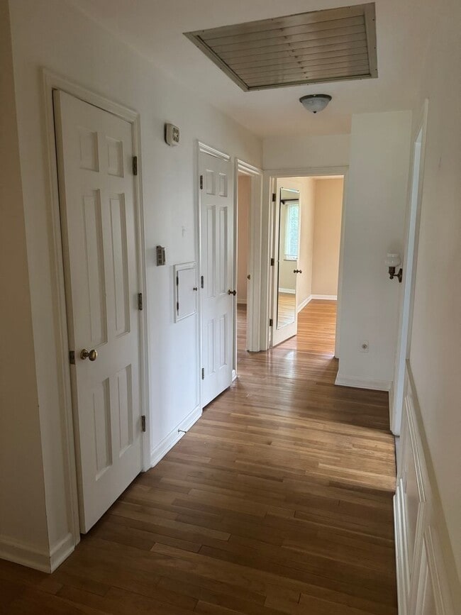 Building Photo - 3 Bedroom 2 Bath Ranch Home - Upper Arlington Schools