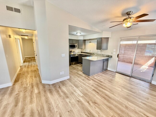 Building Photo - 389 E 500 S