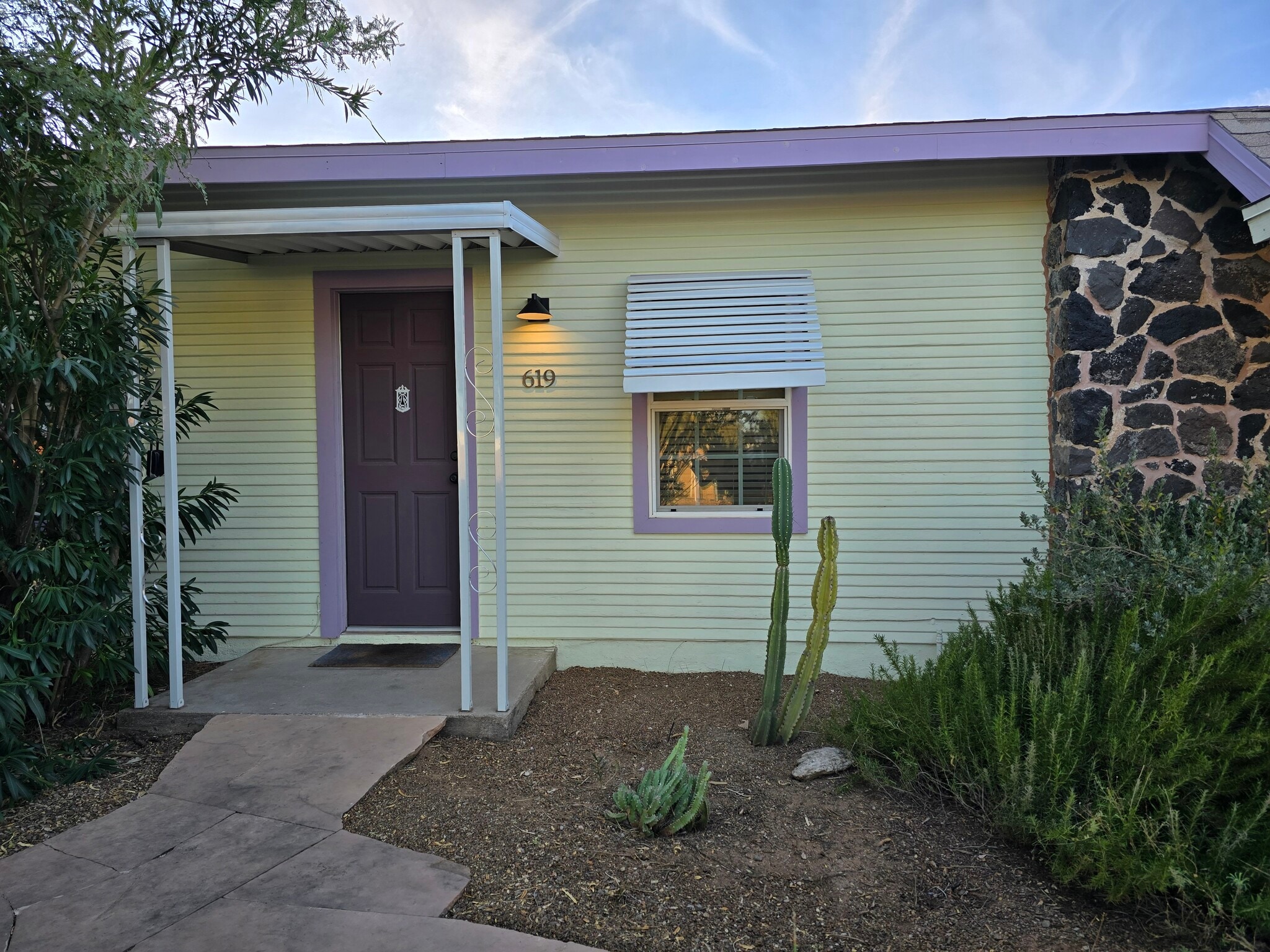 Building Photo - 619 N Jerrie Ave