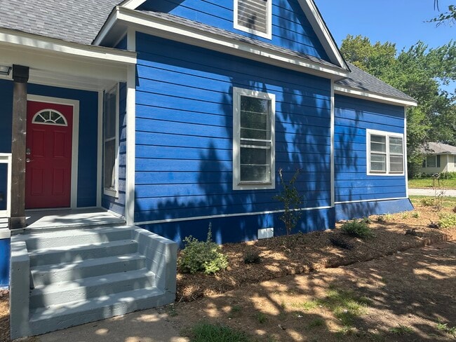 Primary Photo - 430 E Woodard St