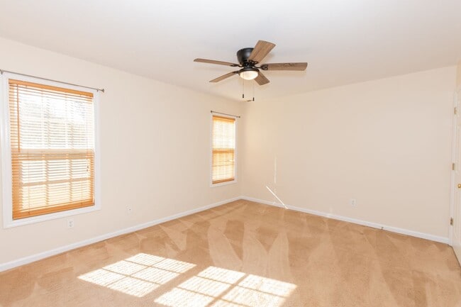 Building Photo - MOVE-IN READY