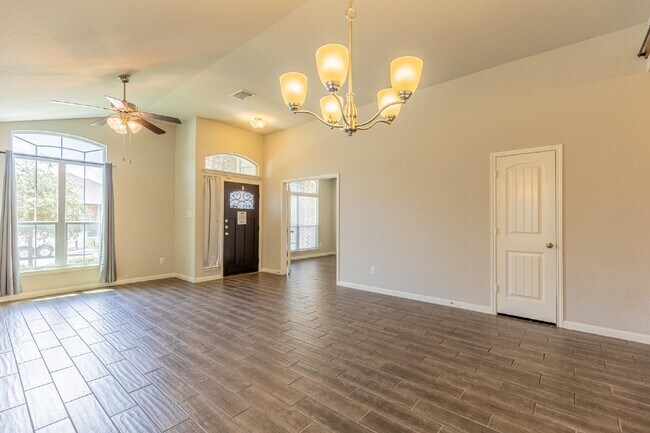 Building Photo - 925 Cypress Ml