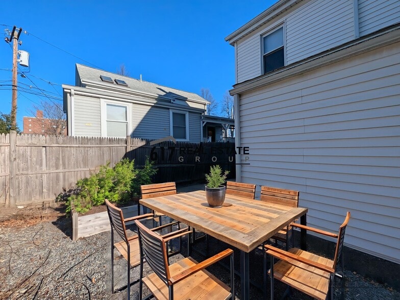 Building Photo - 5 Rifle Ct