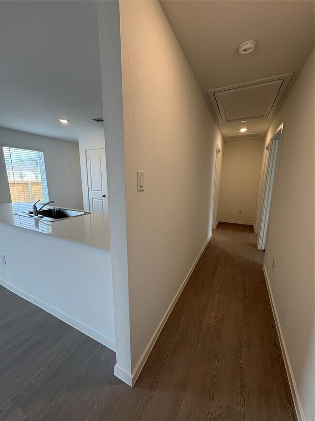 Building Photo - 5727 Little Redwing Dr