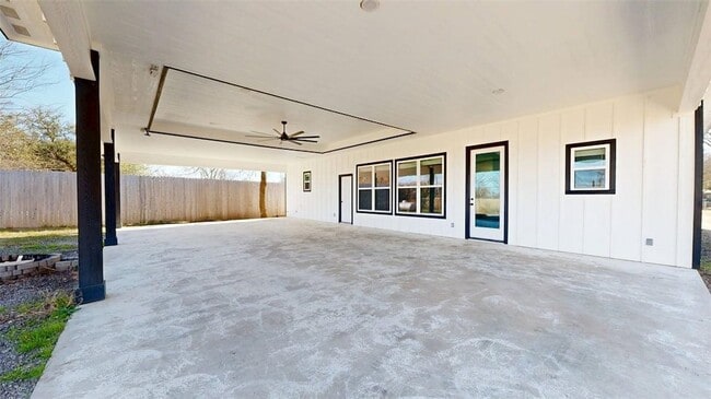 Building Photo - 4867 N Oakland Ln