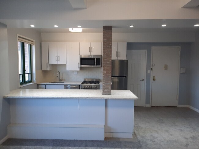 Kitchen - 1970 E Tremont Ave