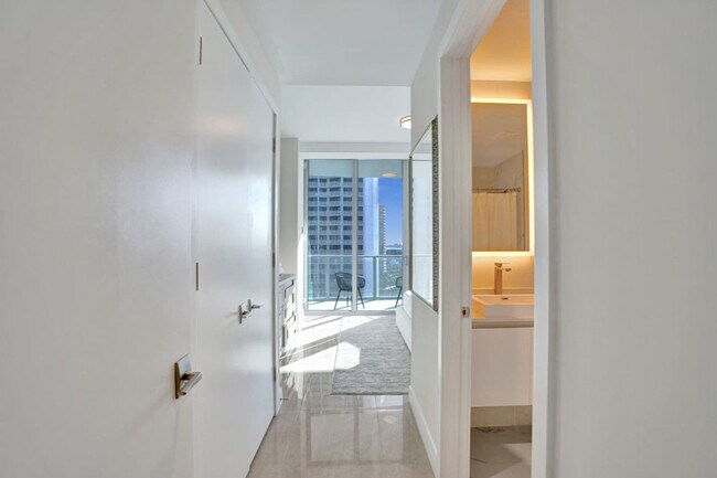 Building Photo - 3100 N Ocean Dr