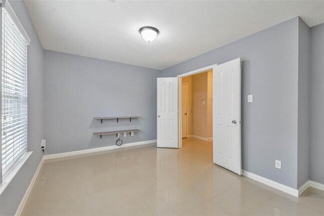Building Photo - 7718 Shavano Ln