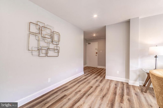 Building Photo - 600 Roosevelt Blvd