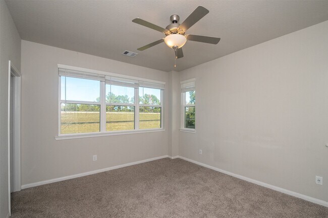 Building Photo - 16018 Oregon Oak Dr