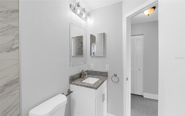 Building Photo - 1651 Palm Leaf Dr