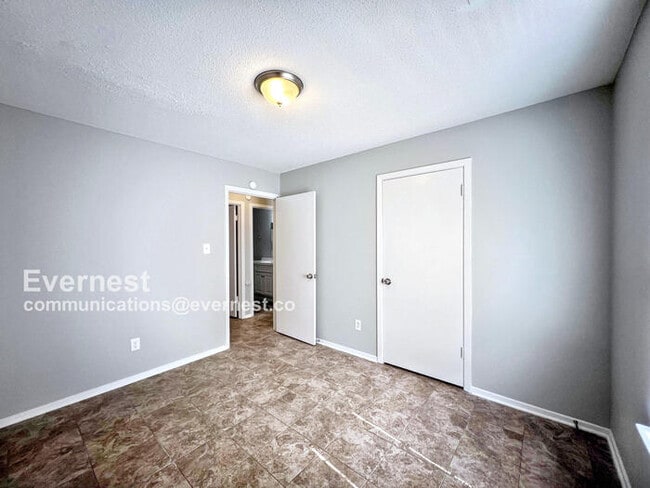 Building Photo - 3455 Castle Dr