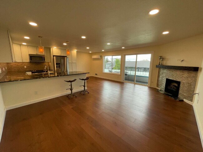 Primary Photo - Spacious 2-Bed, 2-Bath Condo near the down...