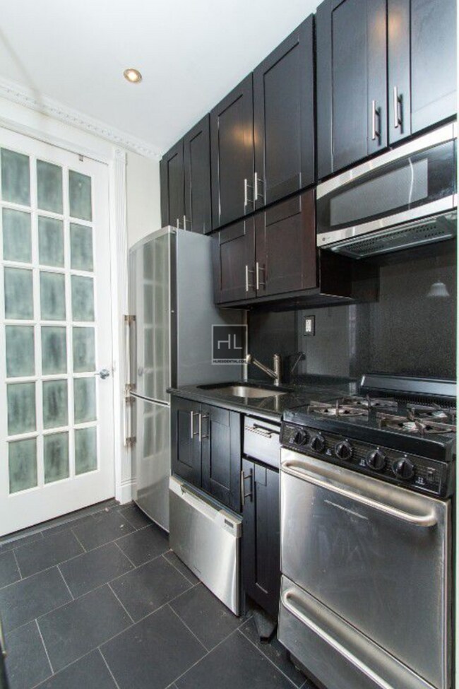 Building Photo - East 3rd Street