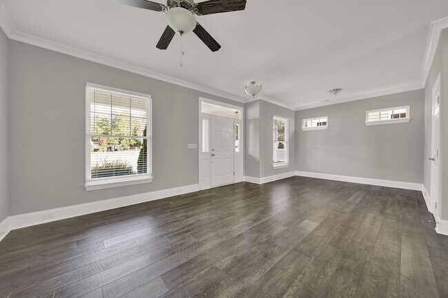 Building Photo - Two Story Cottage In Historic Waxhaw
