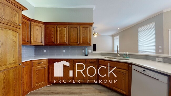 Building Photo - Need space? Take a look at this 4 Bedroom/4.5 Bathroom Home in SW Edmond!