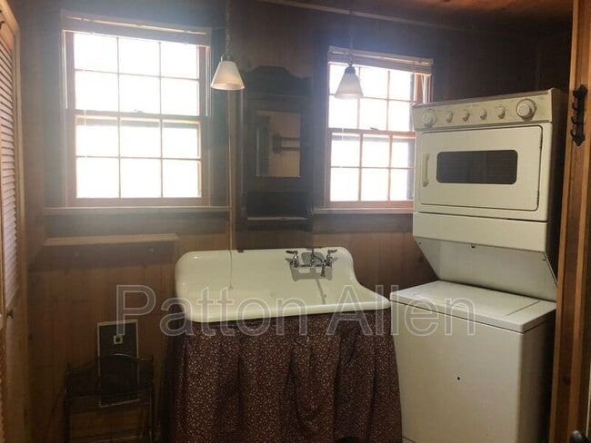 Building Photo - 575 Beaverdam Rd