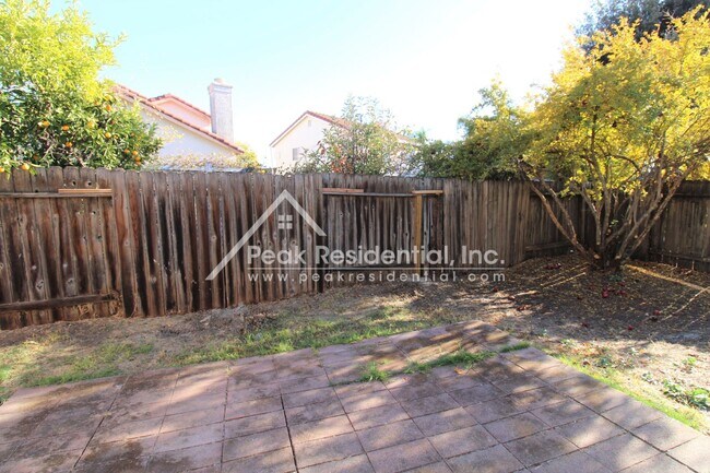 Building Photo - Updated 3bd/2ba Home near Cosumnes River College