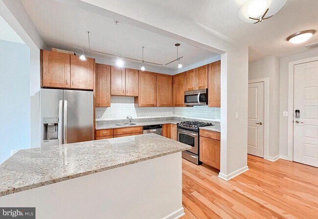 Building Photo - 2200 N Westmoreland St