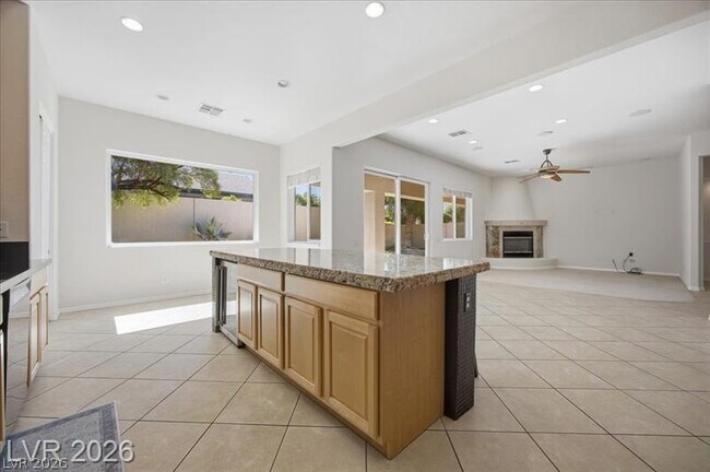 Building Photo - 2765 Struan Ave