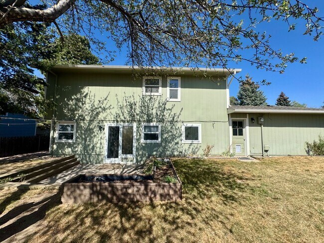 Building Photo - 4 Bedroom Home in Villa Loma-Available NOW