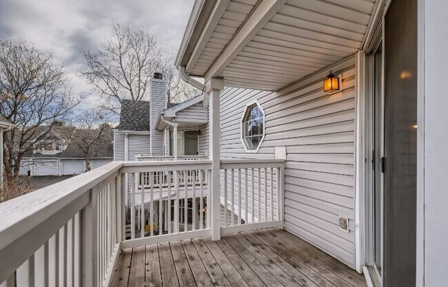 Building Photo - Spacious 2 Bed, 2 Bath Condo with Garage i...