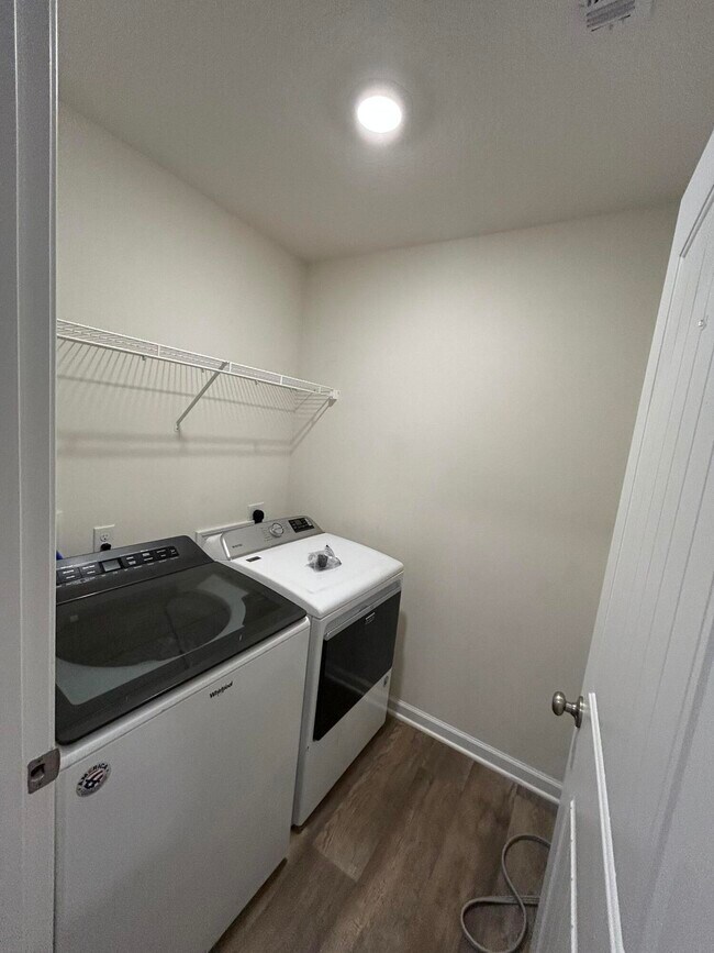 Building Photo - 1048 Limpkin St