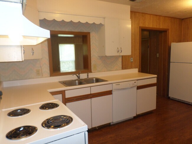 Building Photo - BONUS ROOM!