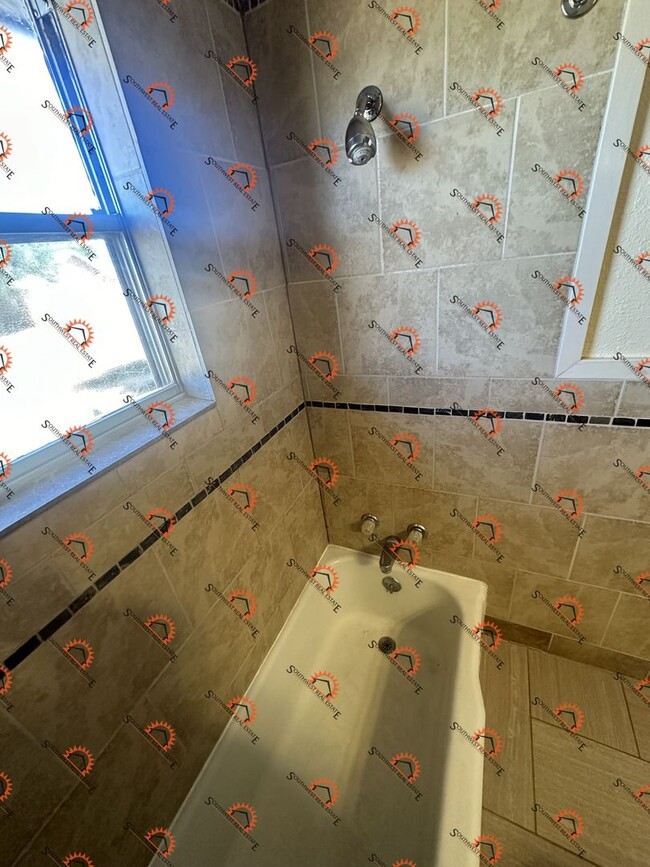 Building Photo - One bedroom One bath apartment--Water paid