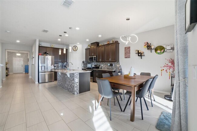 Building Photo - 1461 Clear Brook Pl