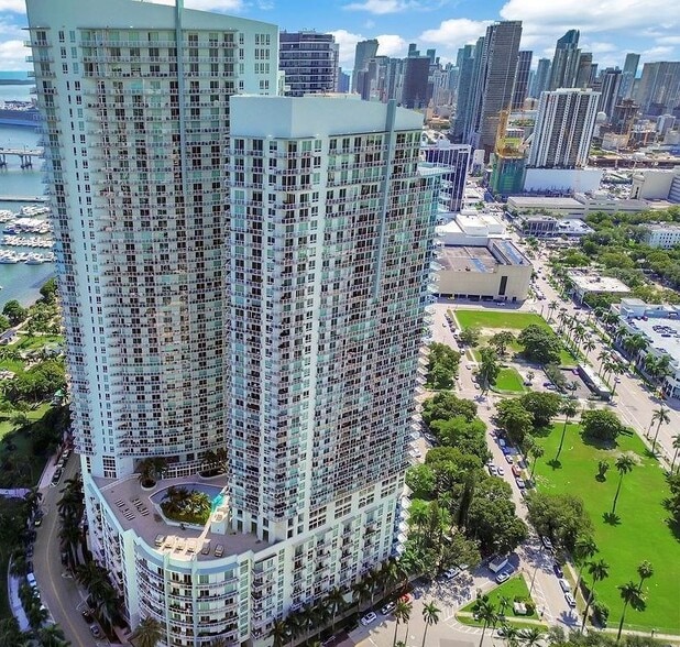 Building Photo - 1900 N Bayshore Dr