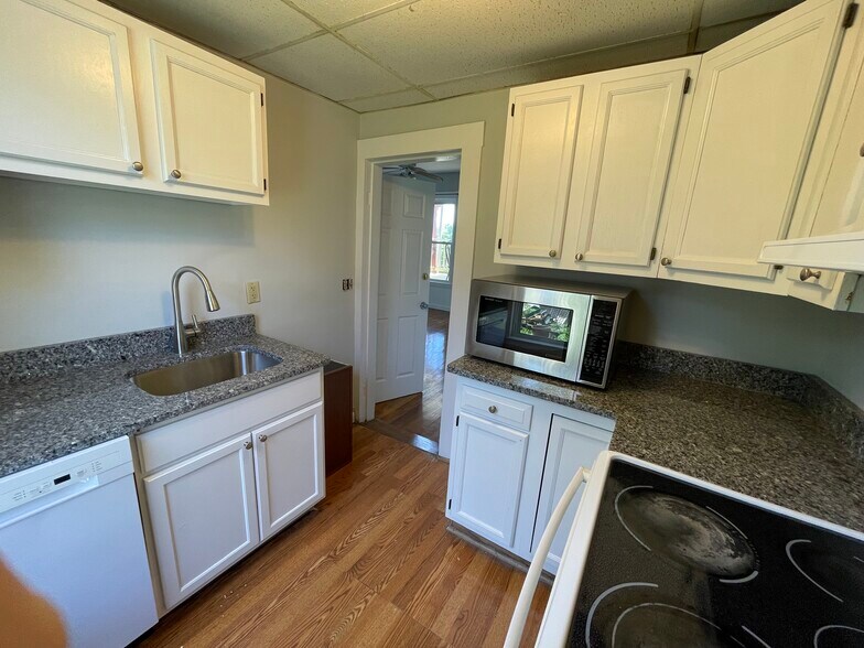 Kitchen - 55 Huntington Ave
