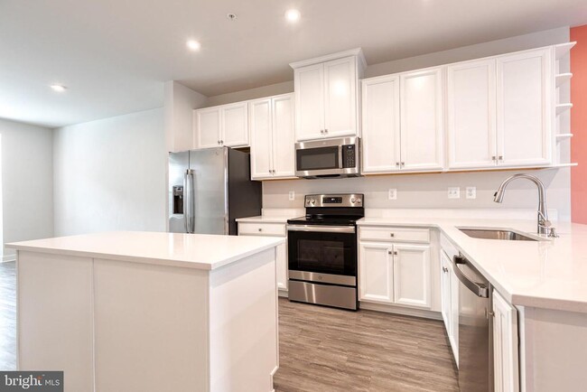 Building Photo - 228 S Newkirk St