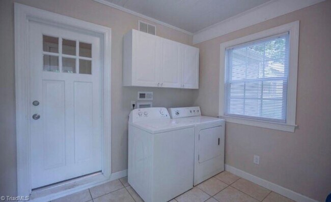 Building Photo - Beautiful 3/ 1 Home for Rent!