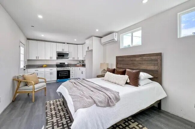 Building Photo - Imperial Beach