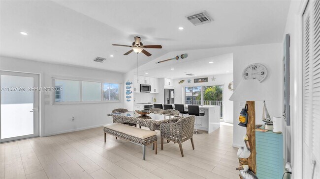 Building Photo - 441 La Fitte Rd