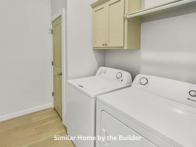 Building Photo - 2123 SW McKinley Ave