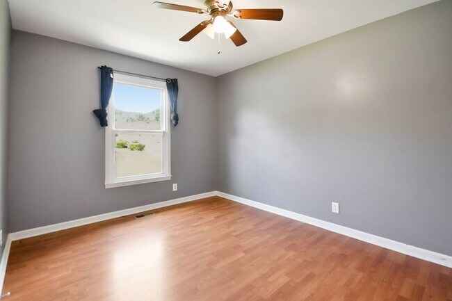 Building Photo - 1500 Sunshine Dr