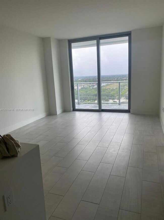Building Photo - 2000 Metropica Wy
